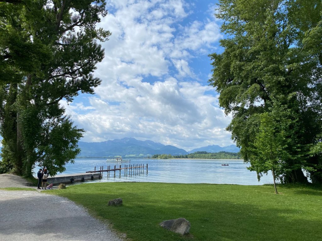 Fr alle,
 die keine Esoterik suchen, sondern direkte Erfahrung.
 die an der Schwelle stehen und wissen: Jetzt.
 die innerlich spren, dass es an der Zeit ist, aus dem Traum der Begrenzung zu erwachen.
 die bereit sind, wirklich zu tun, was ihr Energiekrper lngst wei