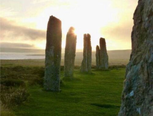 Diese Reise mit Mariví de Teresa ist keine touristische Rundreise. Sie ist eine Reise der Kraft. Eine Einladung, den inneren Dialog zu beruhigen, die Wahrnehmung zu öffnen und sich auf ein Land einzulassen, das viele Menschen als lebendig, weiblich, geheimnisvoll und zutiefst berührend erleben.