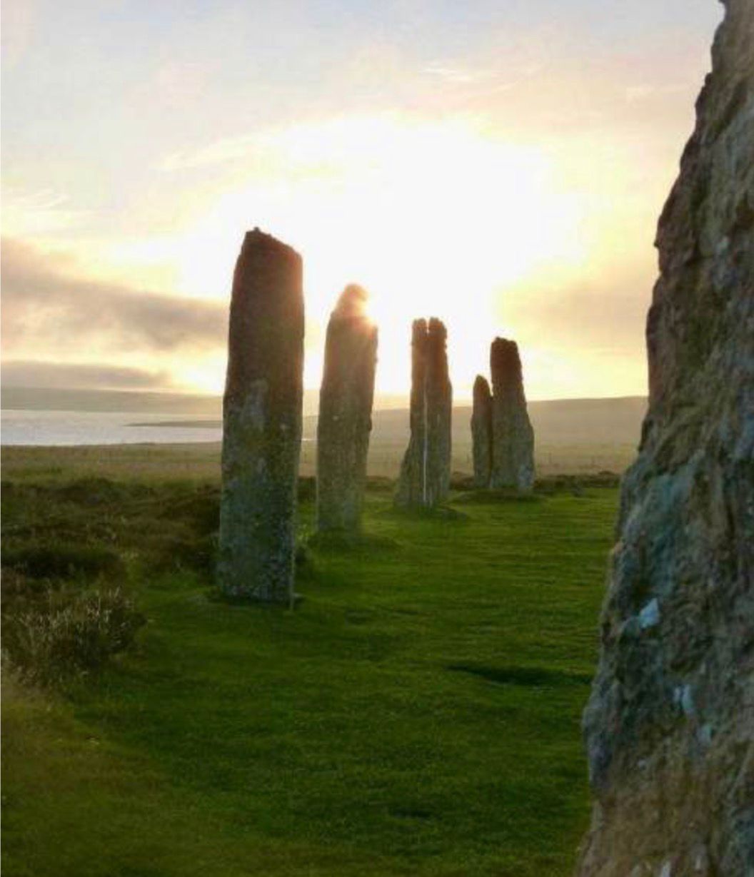 Diese Reise mit Mariví de Teresa ist keine touristische Rundreise. Sie ist eine Reise der Kraft. Eine Einladung, den inneren Dialog zu beruhigen, die Wahrnehmung zu öffnen und sich auf ein Land einzulassen, das viele Menschen als lebendig, weiblich, geheimnisvoll und zutiefst berührend erleben.